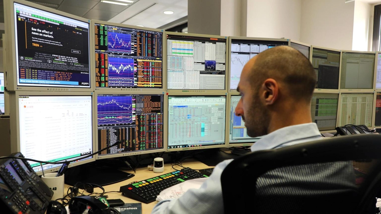 Il rendimento del decennale italiano scende al 3,47% Il rendimento del decennale italiano scende al 3,47%