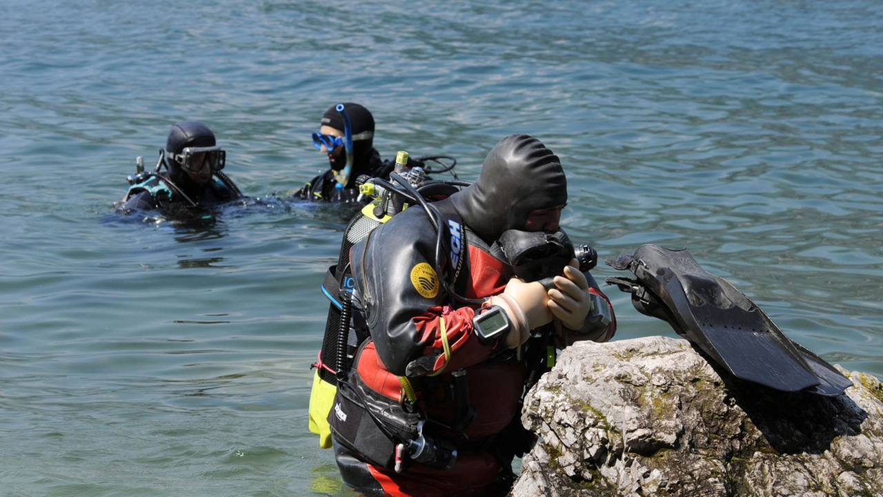 Soccorsi in azione nelle acque del Lago di Como