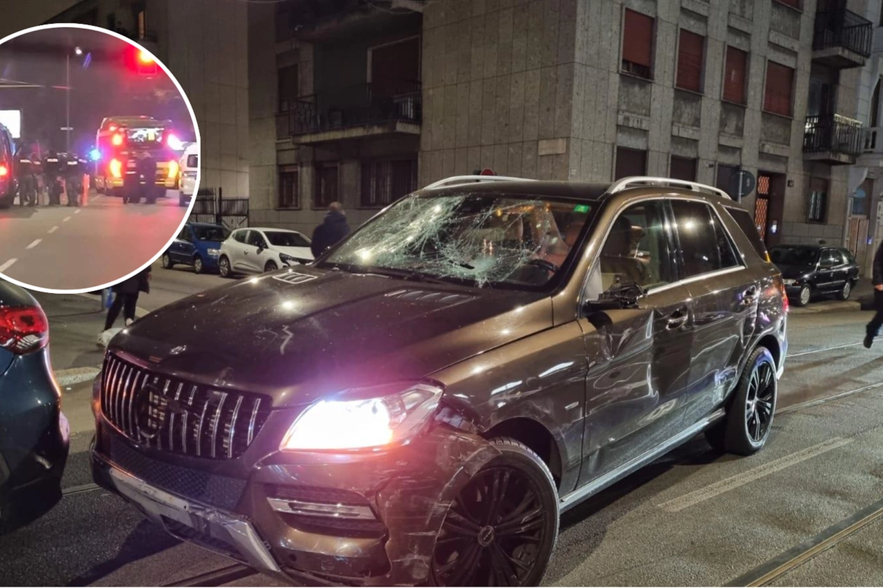 Il Suv Mercedes piombato sul corteo e poi devastato dagli amici di Ramy. Nel tondo, un'immagine dei momenti di tensione di domenica sera