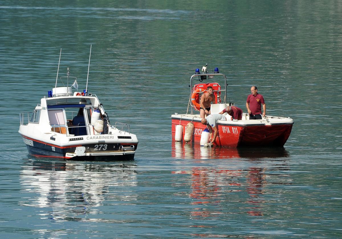 malore mentre fa il bagno nel lago di como morto siro toscani docente universitario 68enne