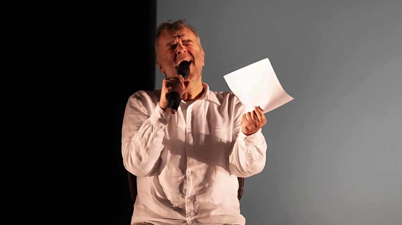 Pippo Delbono 65 anni in scena con la sua compagnia per “Il Risveglio“ Da martedì lo spettacolo torna al Piccolo Teatro Strehler Pippo Delbono 65 anni in scena con la sua compagnia per “Il Risveglio“ Da martedì lo spettacolo torna al Piccolo Teatro Strehler