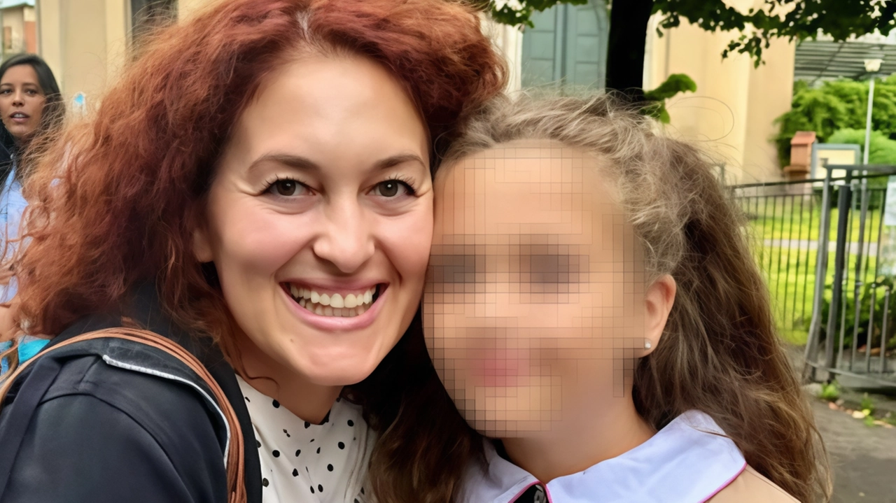 Dorina Bhardi morta a46 anni e la piccola Mia nella foto pubblicata da Alessia figlia maggiore della famiglia travolta dalla tragedia Dorina Bhardi morta a46 anni e la piccola Mia nella foto pubblicata da Alessia figlia maggiore della famiglia travolta dalla tragedia