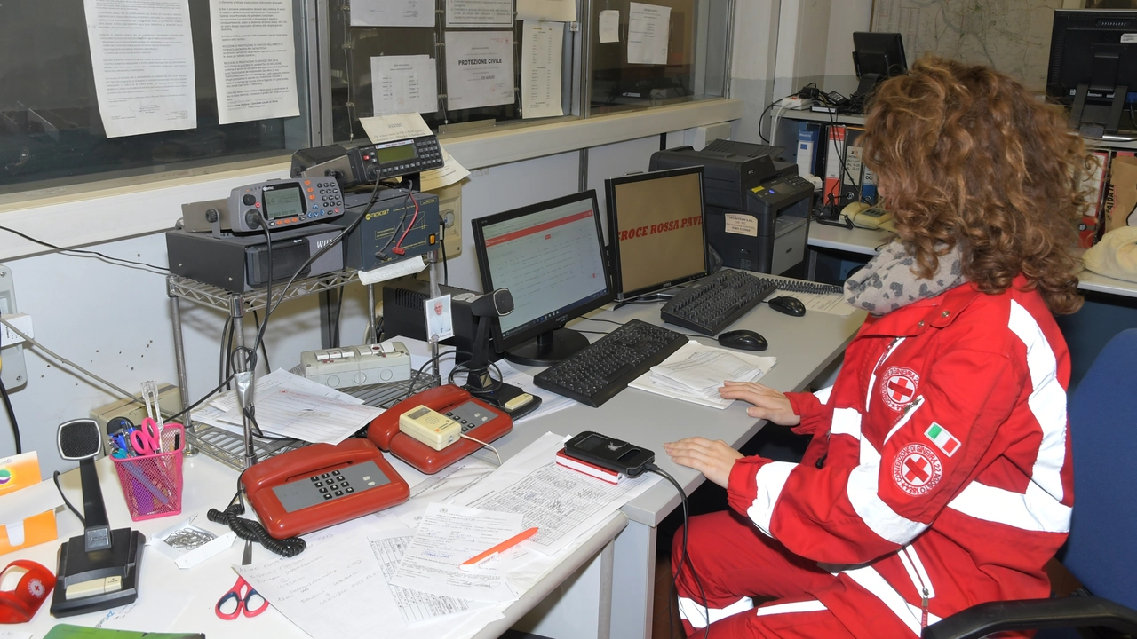 Trent’anni fa i volontari pavesi arruolati nella Croce rossa erano una trentina Oggi ce ne sono almeno dieci di meno Trent’anni fa i volontari pavesi arruolati nella Croce rossa erano una trentina Oggi ce ne sono almeno dieci di meno