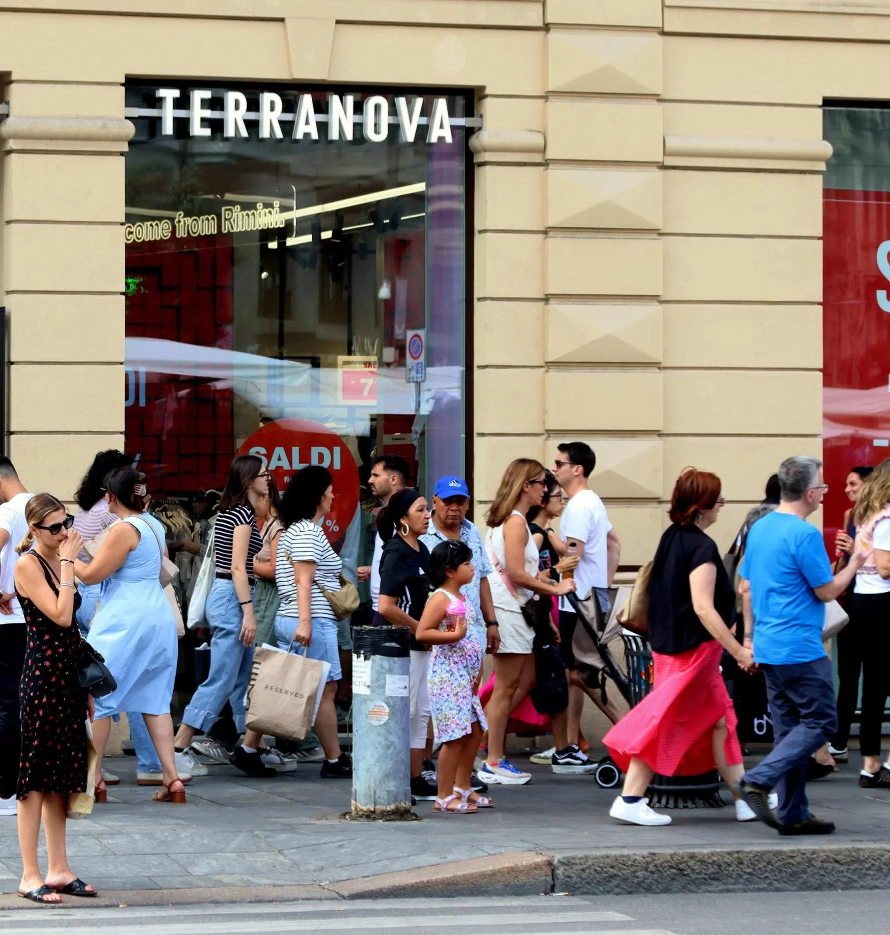 Saldi, corso Buenos Aires suona la carica