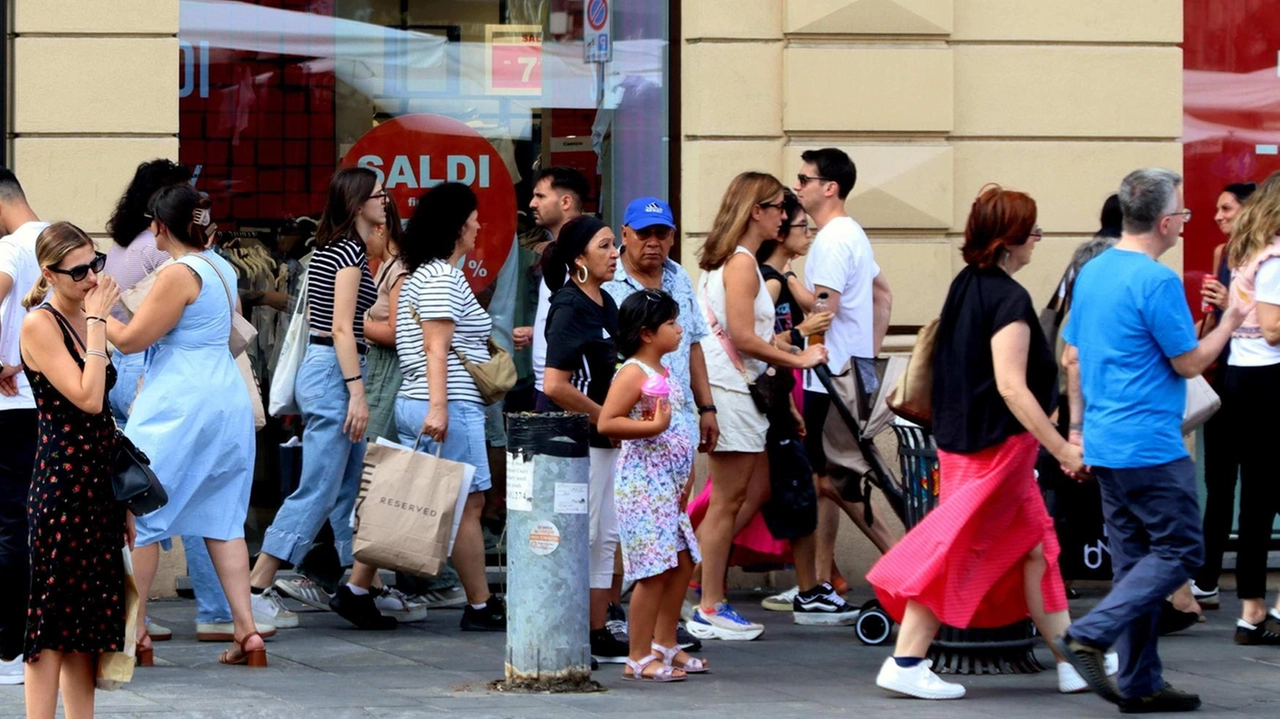 Il weekend d’esordio schiacciato tra i residui dell’ondata di calore e i nubifragi non ha scalfito corso Buenos Aires, che...