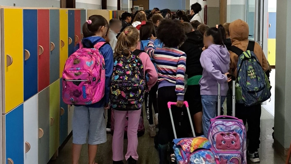 Primo giorno di scuola ancora a orario ridotto, a regime si andrà a fine mese Primo giorno di scuola ancora a orario ridotto, a regime si andrà a fine mese