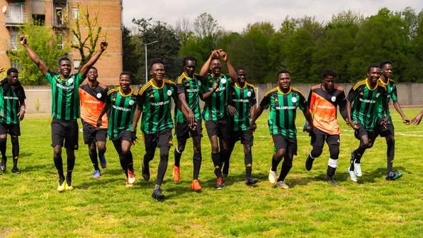 La squadra dei ragazzi rifugiati, cinque mesi per un sogno (ma loro hanno già vinto): “È un progetto di crescita, un piacere vederli insieme” La squadra dei ragazzi rifugiati, cinque mesi per un sogno (ma loro hanno già vinto): “È un progetto di crescita, un piacere vederli insieme”