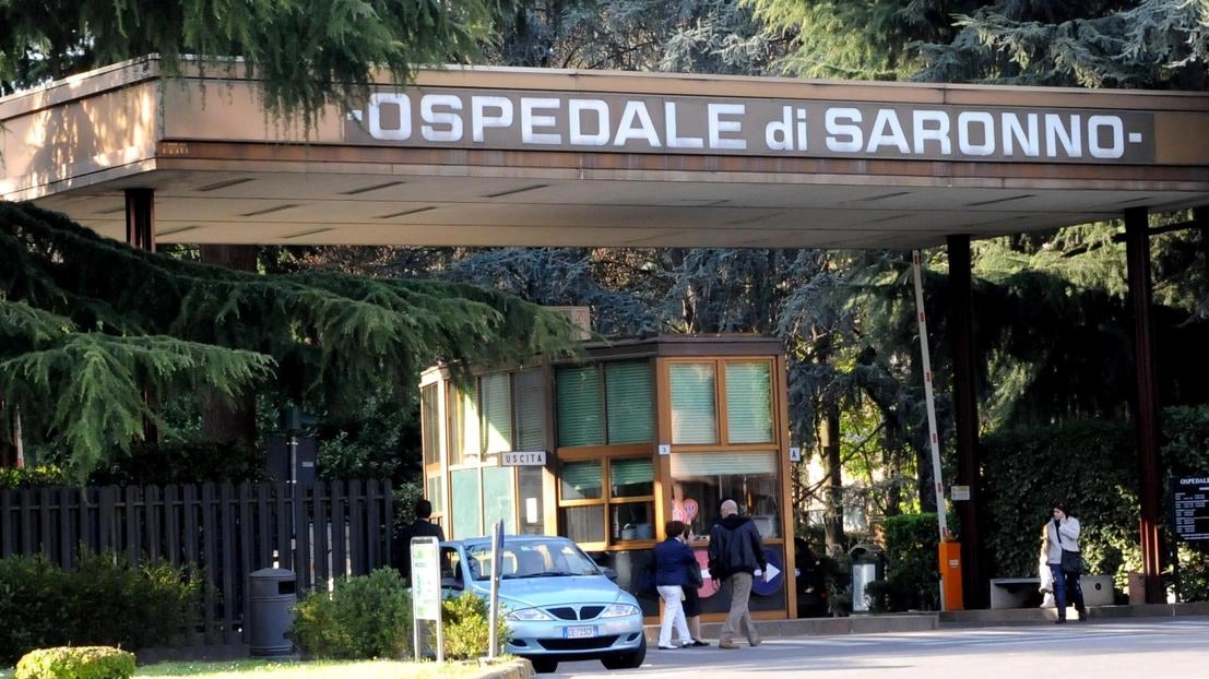 Era appartato in auto, con una donna conosciuta su un sito di incontri, con cui si è incontrato a... Era appartato in auto, con una donna conosciuta su un sito di incontri, con cui si è incontrato a...