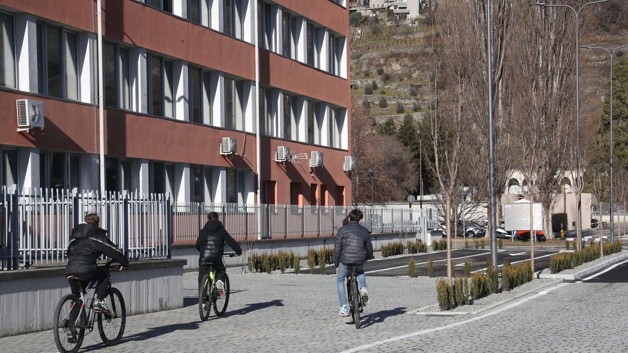 L’assessore comunale afferma che le strisce erano provvisorie e andranno presto rifatte L’assessore comunale afferma che le strisce erano provvisorie e andranno presto rifatte