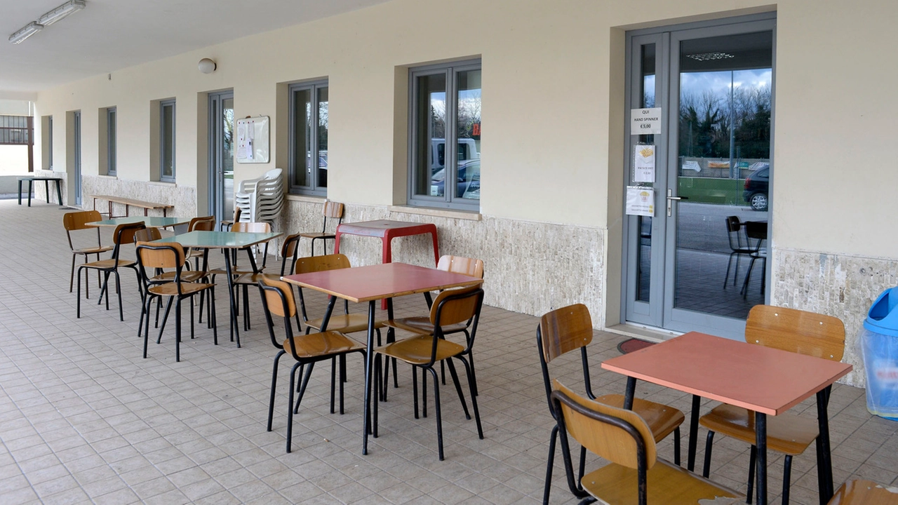 Alcolici venduti a due 17enni al bar dell’oratorio di Darfo: parroco denunciato e 1.000 euro di multa