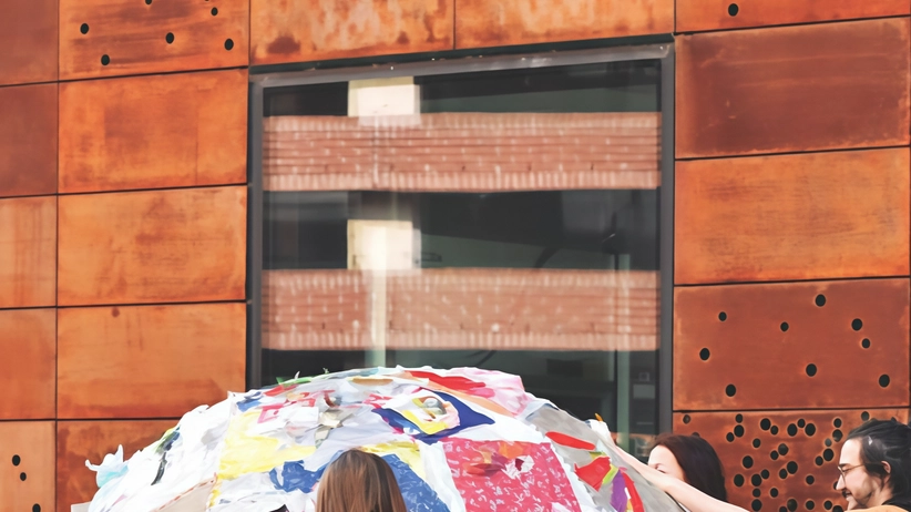 Una mostra al Castel Baradello di Como che celebra l’arte partecipata come forma di espressione collettiva. "Una e Moltitudine",... Una mostra al Castel Baradello di Como che celebra l’arte partecipata come forma di espressione collettiva. "Una e Moltitudine",...
