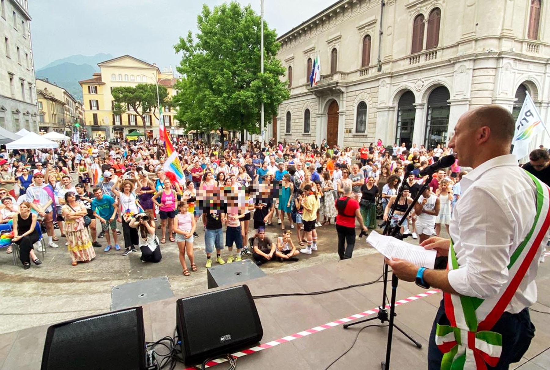 La storia della bimba con due mamme: un sindaco le riconosce ma l’altro impugna l’atto La storia della bimba con due mamme: un sindaco le riconosce ma l’altro impugna l’atto