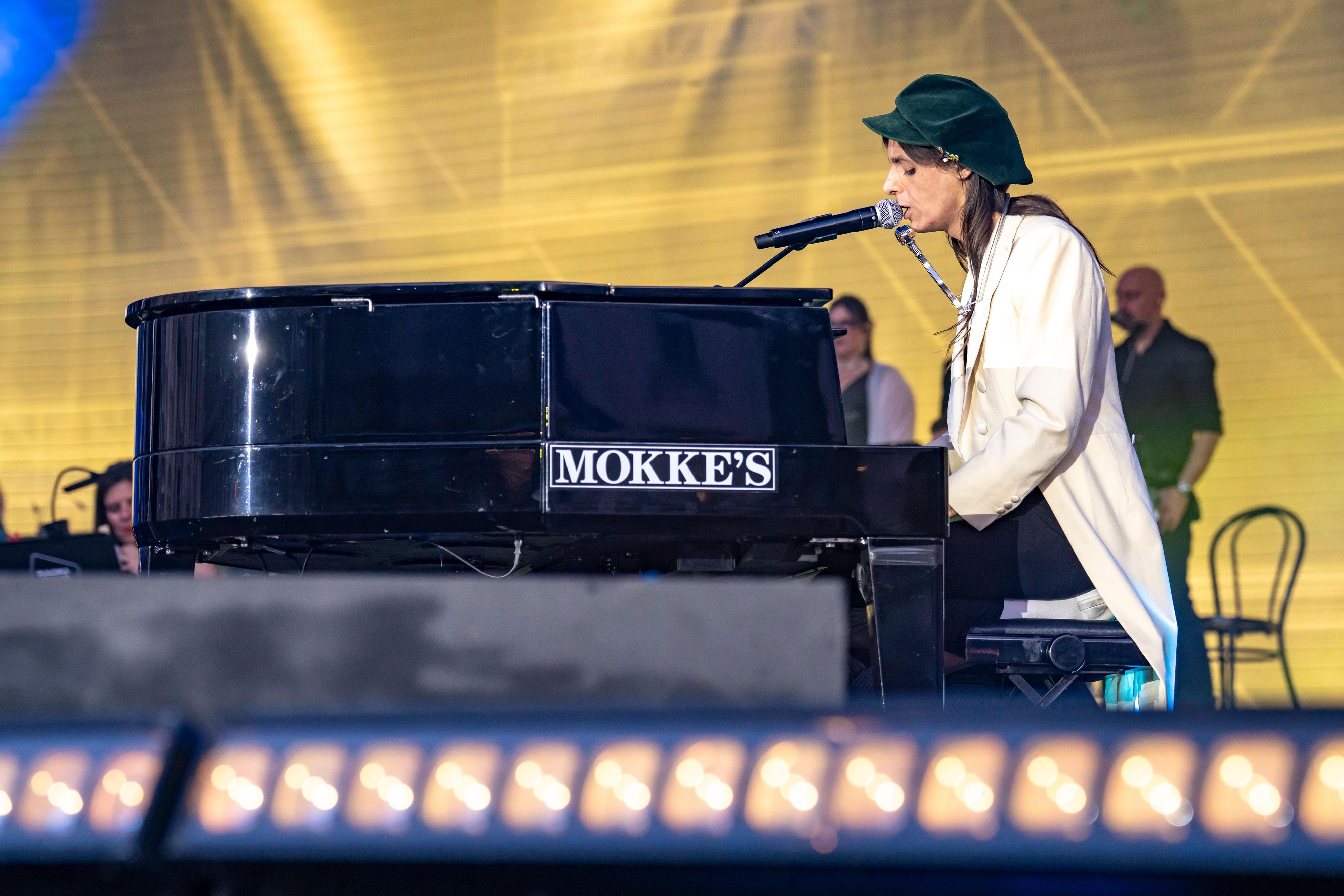 Radio Italia Live. E Milano canta. Parata di stelle in piazza Duomo da Lucio Corsi a Fedez sul palco con Clara e Masini Radio Italia Live. E Milano canta. Parata di stelle in piazza Duomo da Lucio Corsi a Fedez sul palco con Clara e Masini