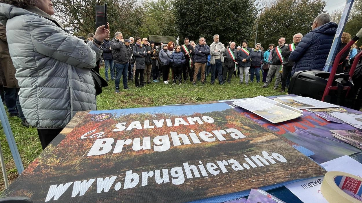 Un’iniziativa del comitato “Salviamo la brughiera“ contro l’ampliamento dello scalo entro il 2035 previsto nel piano approvato Un’iniziativa del comitato “Salviamo la brughiera“ contro l’ampliamento dello scalo entro il 2035 previsto nel piano approvato