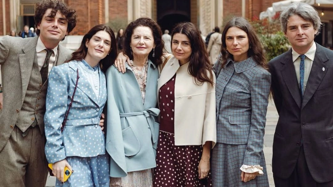 La famiglia Bonaccorsi con la stilista Luisa Beccaria