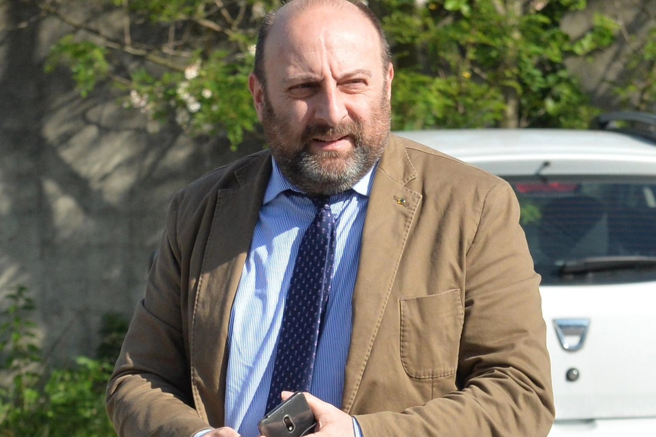 Il sindaco di Somma Lombardo Stefano Bellaria
