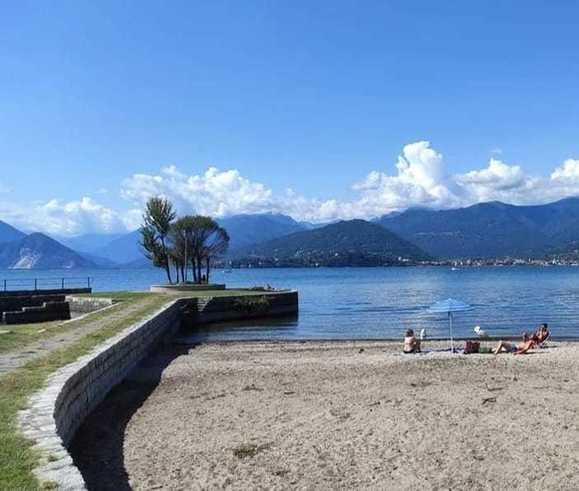 Lungolago mai più allagato. Tubazioni e scarichi rifatti. Spiaggia di Cerro al sicuro Lungolago mai più allagato. Tubazioni e scarichi rifatti. Spiaggia di Cerro al sicuro