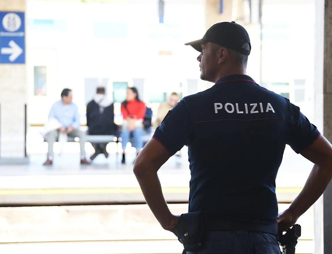 Milano violenta, il Comitato Provinciale per l'Ordine e la Sicurezza: più controlli sui treni e nei luoghi della movida