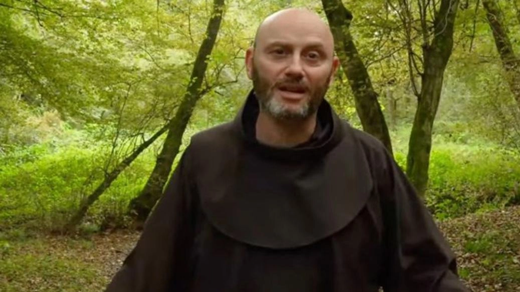Dopo aver gestito la mensa dei poveri al Santuario delle Grazie è arrivato il trasferimento al convento di Peschiera del Garda "Facevo il falegname e stavo per sposarmi, ma una voce mi ha chiamato". Dopo aver gestito la mensa dei poveri al Santuario delle Grazie è arrivato il trasferimento al convento di Peschiera del Garda "Facevo il falegname e stavo per sposarmi, ma una voce mi ha chiamato".