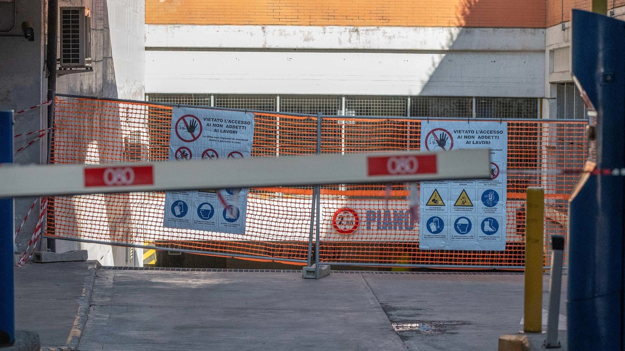 I proprietari delle auto sommerse si organizzano e inviano la prima diffida "A cinque giorni dal nubifragio ancora nessuna comunicazione dall’azienda". I proprietari delle auto sommerse si organizzano e inviano la prima diffida "A cinque giorni dal nubifragio ancora nessuna comunicazione dall’azienda".
