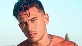 Il dj e influencer Alessandro Basciano si è presentato in commissariato per l'applicazione del braccialetto elettronico