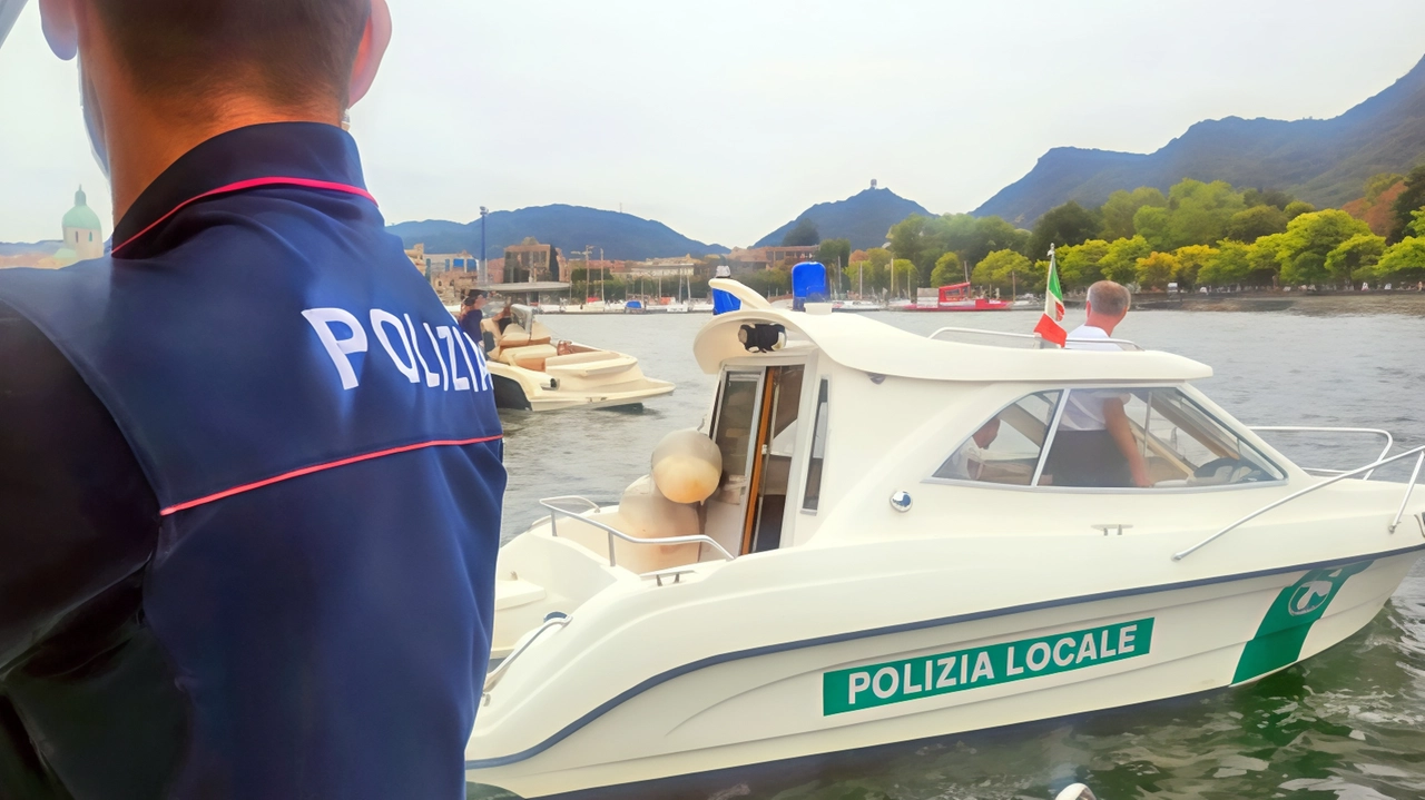 Polizia di Stato e Polizia Provinciale hanno pattugliato gran parte del primo bacino del lago, partendo dal molo di Sant’Agostino fino all’altezza di Nesso Polizia di Stato e Polizia Provinciale hanno pattugliato gran parte del primo bacino del lago, partendo dal molo di Sant’Agostino fino all’altezza di Nesso