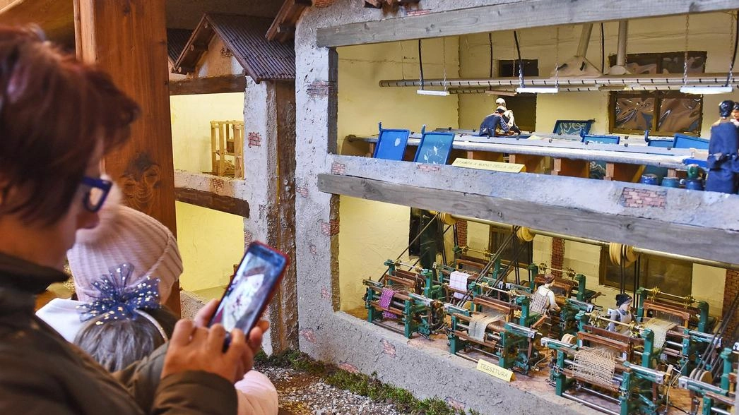 Si potrà visitare fino a domenica il grande presepe meccanico allestito a Villa Ceriani dagli Artigiani di Crevenna. Il presepe...