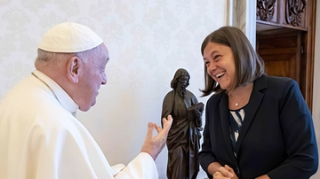 “Quando comandano le donne, le cose vanno”: Papa Francesco e l’ultimo incontro con la rettrice della Cattolica Elena Beccalli