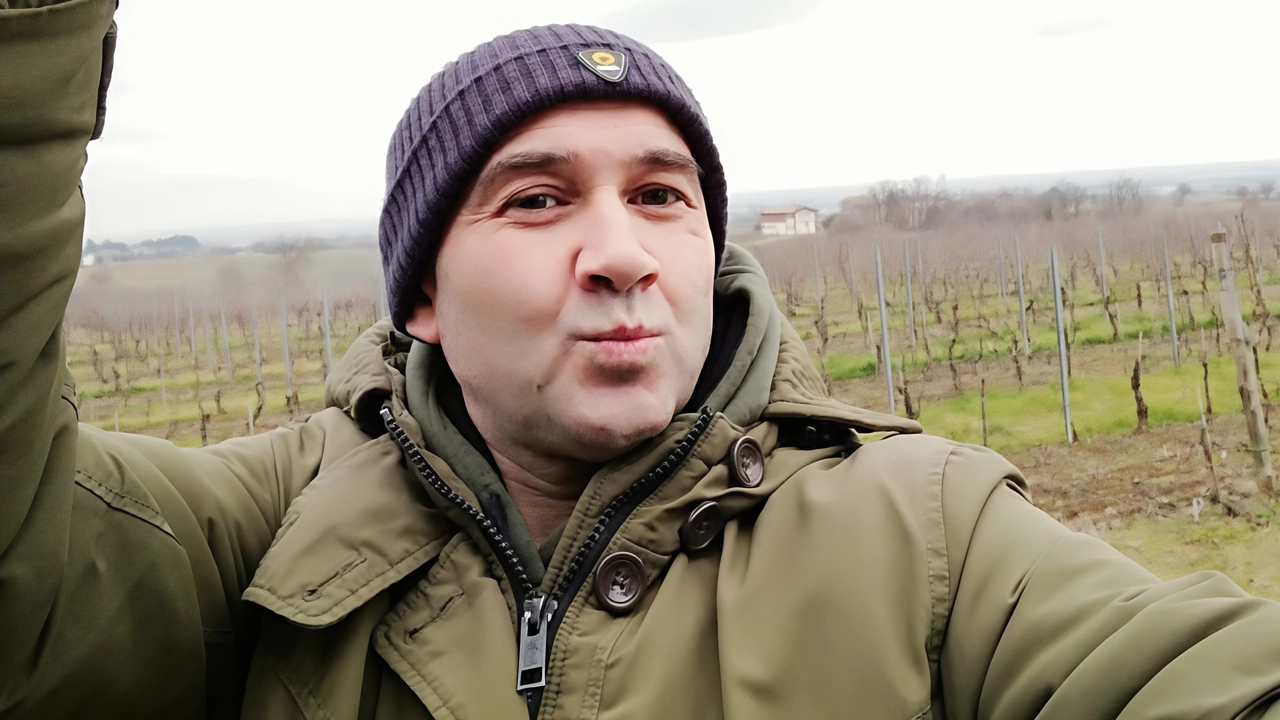 È stato sbalzato fuori dall’abitacolo della sua Volkswagen Polo per il violento impatto frontale contro una Fiat Panda. Paolo Giusti,... È stato sbalzato fuori dall’abitacolo della sua Volkswagen Polo per il violento impatto frontale contro una Fiat Panda. Paolo Giusti,...