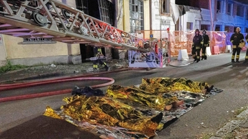 Il designer brillante e i due cugini dei titolari arrivati dalla Cina per le vacanze. Chi sono le vittime dell’incendio di Milano