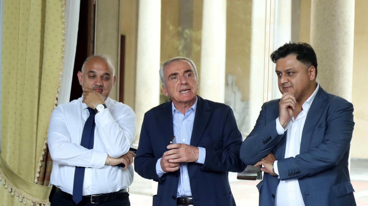 Da sinistra il dg Antonio Purcaro, il direttore Risorse umane Alberto Di Cataldo e il vicesindaco Francesco Vassallo Da sinistra il dg Antonio Purcaro, il direttore Risorse umane Alberto Di Cataldo e il vicesindaco Francesco Vassallo