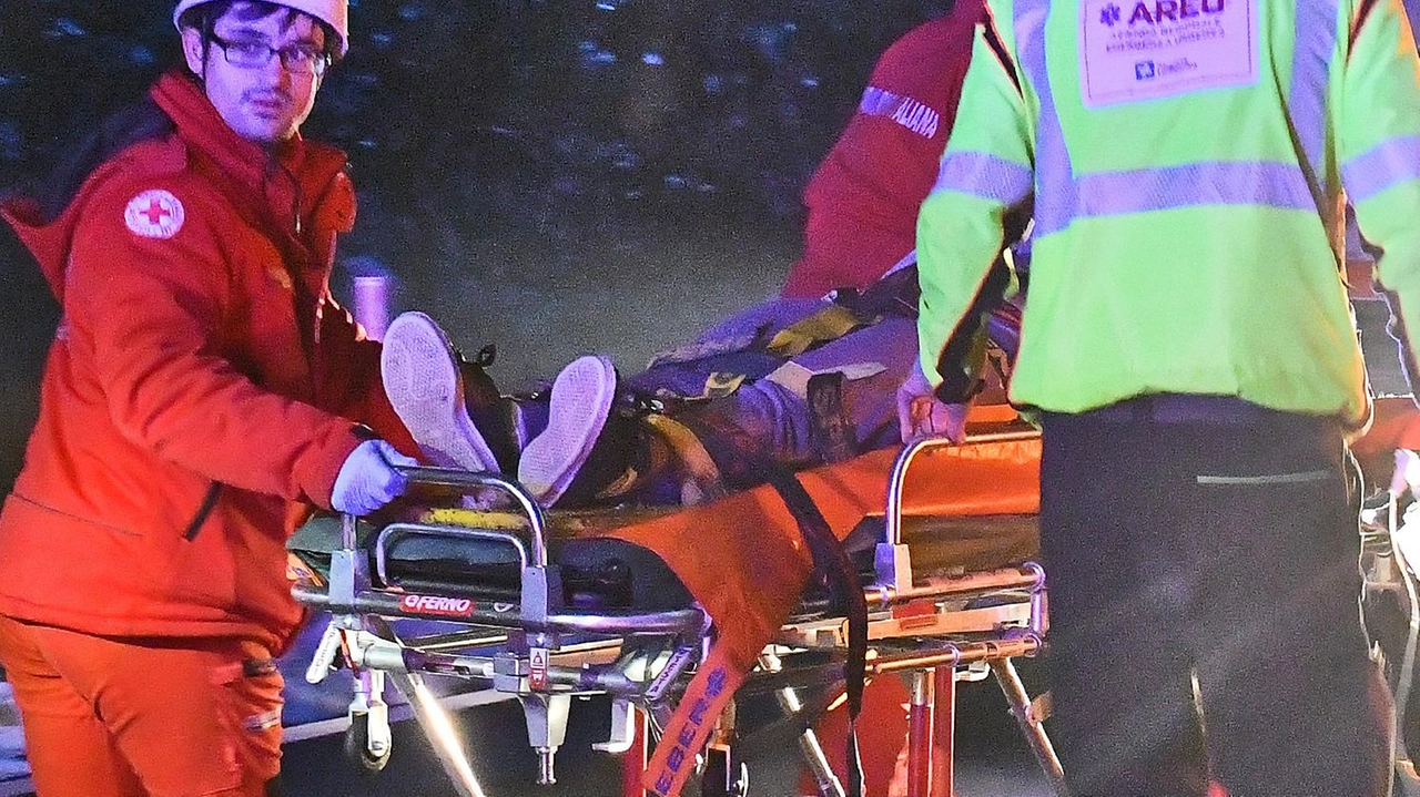 Le tre persone aggredite sono state trasportate all’ospedale Fatebenefratelli Il colpevole è stato ricoverato al San Raffaele Le tre persone aggredite sono state trasportate all’ospedale Fatebenefratelli Il colpevole è stato ricoverato al San Raffaele