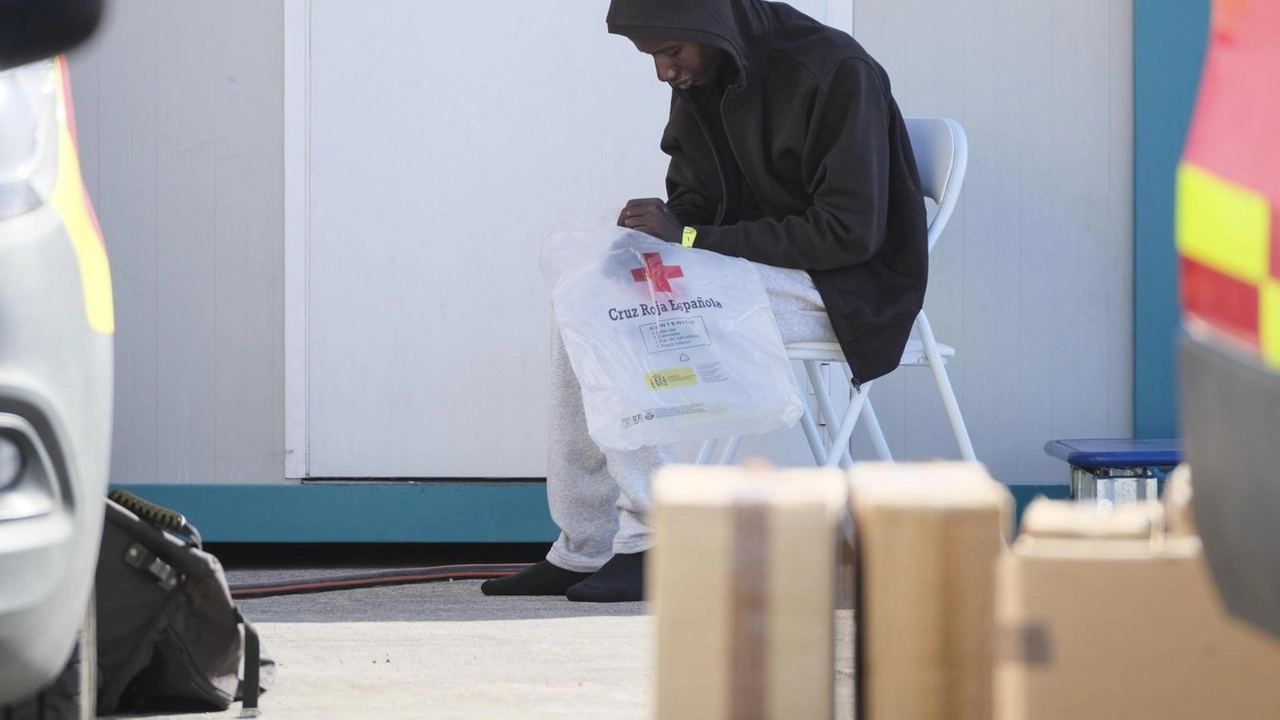 Il caicco con 140 persone era diretto alle Canarie, 20 in salvo Il caicco con 140 persone era diretto alle Canarie, 20 in salvo