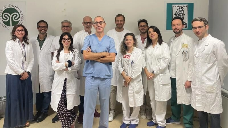 Il team del reparto di Neurologia dell’Asst dei Sette Laghi diretto dal dottor Simone Vidale ha ampliato recentemente il servizio di cura del Parkinson Il team del reparto di Neurologia dell’Asst dei Sette Laghi diretto dal dottor Simone Vidale ha ampliato recentemente il servizio di cura del Parkinson