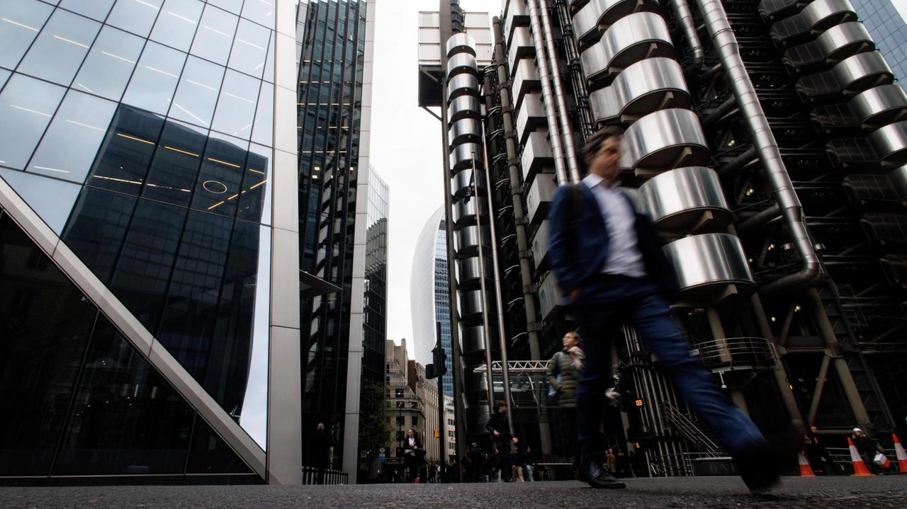 Apertura poco mossa per le Borse europee. Francoforte cede lo 0,09%, Parigi è piatta, Londra guadagna lo 0,17%. ... Apertura poco mossa per le Borse europee. Francoforte cede lo 0,09%, Parigi è piatta, Londra guadagna lo 0,17%. ...
