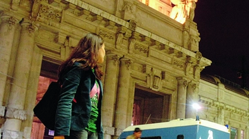 Stazione Centrale, lancia pietre con una fionda contro la polizia: gli agenti gli sparano. Grave 27enne richiedente asilo