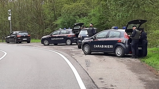 I controlli dei carabinieri lungo le strade del Comasco (Archivio) I controlli dei carabinieri lungo le strade del Comasco (Archivio)