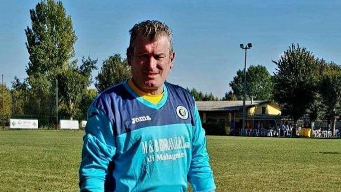 Luca Fasoli, ex portiere dell'Agnadellese, muore in un incidente stradale causato da un malore. Aveva 59 anni e giocato fino a 50 anni nella Capralbese. Luca Fasoli, ex portiere dell'Agnadellese, muore in un incidente stradale causato da un malore. Aveva 59 anni e giocato fino a 50 anni nella Capralbese.