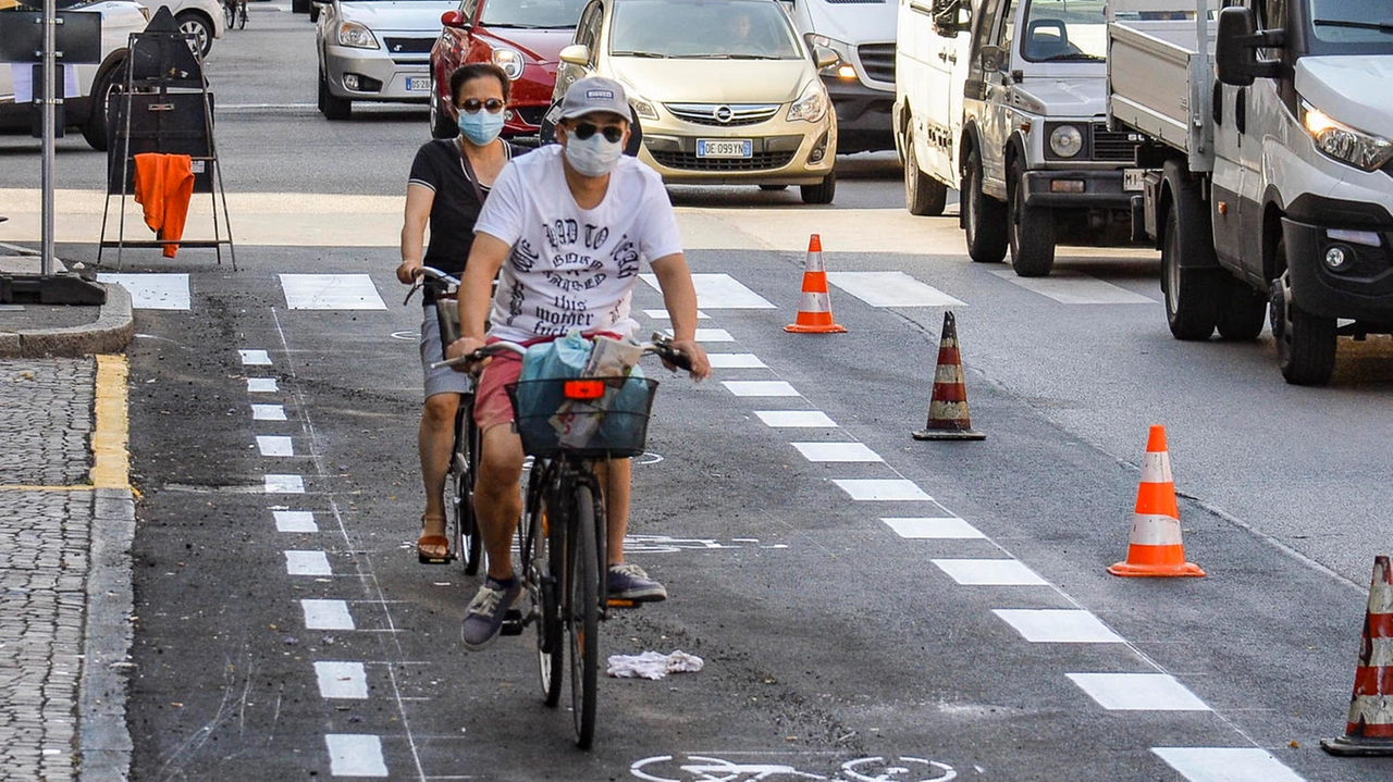 La pista ciclabile lungo viale Monza