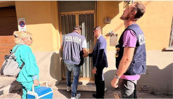 Carla, lasciata un anno in obitorio. Il Comune di Arezzo le fa il funerale