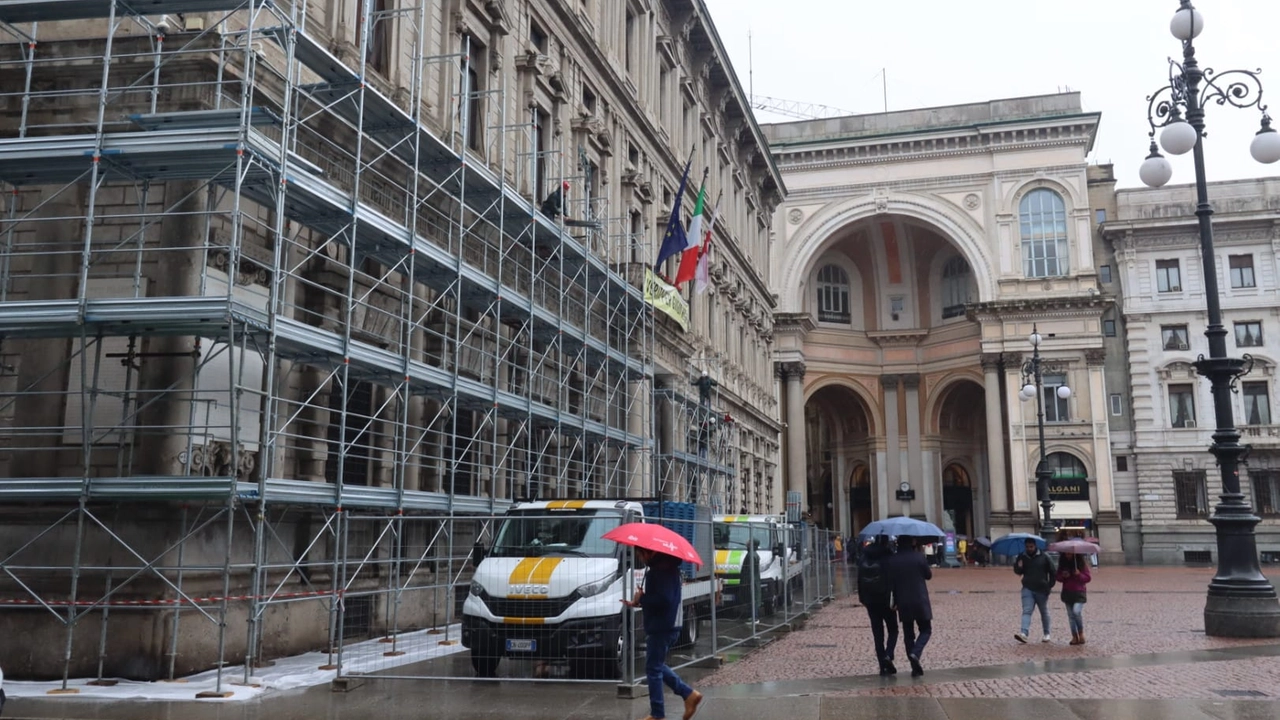 L'avvio dei lavori di restauro di Palazzo Marino (Foto Salmoirago)