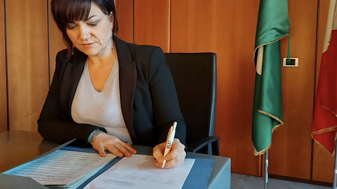 La sindaca Laura Borella ha rinunciato al progetto della Giunta precedente: i costi sono saliti e i bimbi sono sempre meno