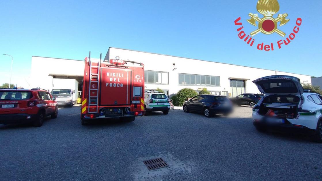 travolto dal muletto in un mobilificio di meda morto un operaio di 48 anni
