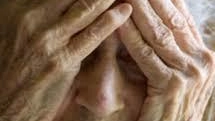 Ha maltrattato ripetutamente una donna di 63 anni, malata di Alzheimer precoce e invalida al 100% che gli era stata...