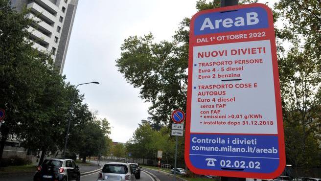 Divieto per le moto in Area B, obbligo Move In, ticket Atm: cosa cambia (e cosa no) a Milano Divieto per le moto in Area B, obbligo Move In, ticket Atm: cosa cambia (e cosa no) a Milano