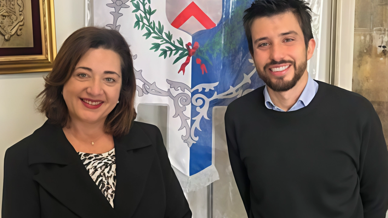 Finalmente una dirigente scolastica titolare La professoressa Angelina Coppola da Sarno ha già incontrato il sindaco Matteo Modica Finalmente una dirigente scolastica titolare La professoressa Angelina Coppola da Sarno ha già incontrato il sindaco Matteo Modica
