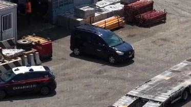Cislago, l’incidente in una ditta durante le operazioni di carico e scarico di tir. Il cinquantaquattrenne si è ribaltato mentre effettuava una manovra con il mezzo. Cislago, l’incidente in una ditta durante le operazioni di carico e scarico di tir. Il cinquantaquattrenne si è ribaltato mentre effettuava una manovra con il mezzo.