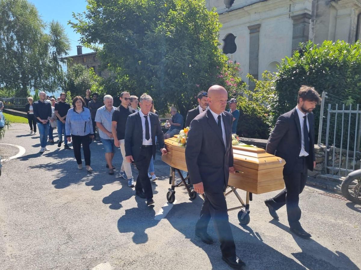l8217omicidio di poggiridenti addio all8217insegnante tanto dolore e silenzio