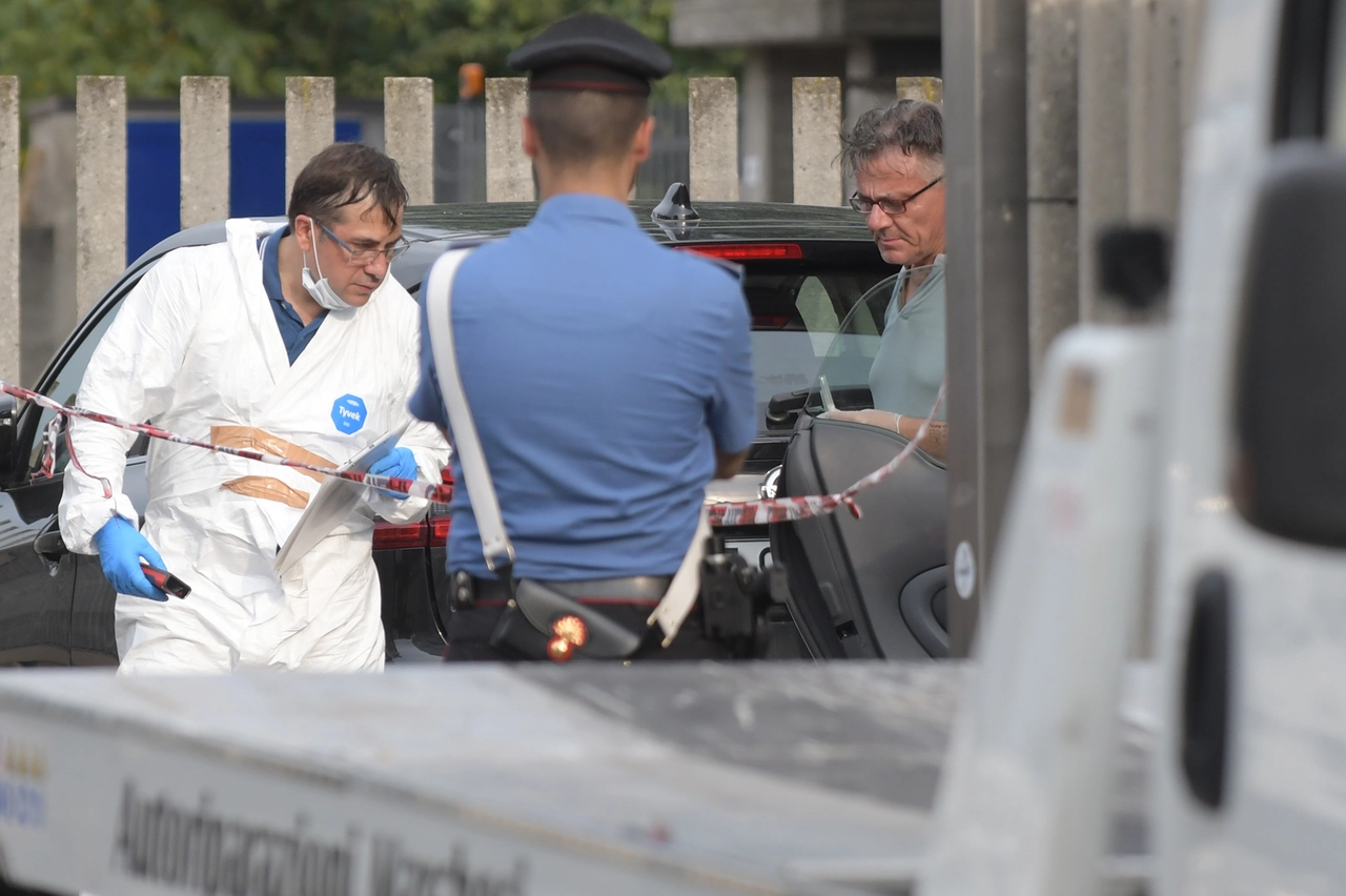 I rilievi sul luogo dell'omicidio di Antonio Bellocco