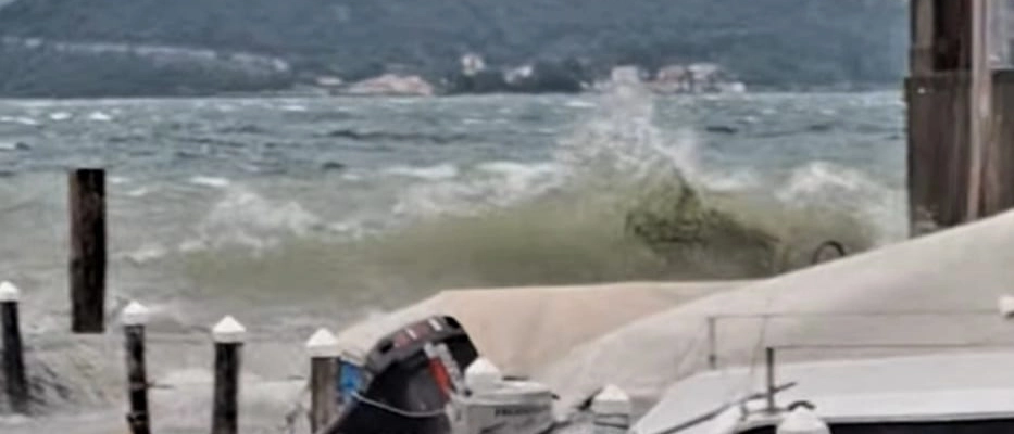 Lago d’Iseo colpito dalla bufera: barche alla deriva e alberi caduti